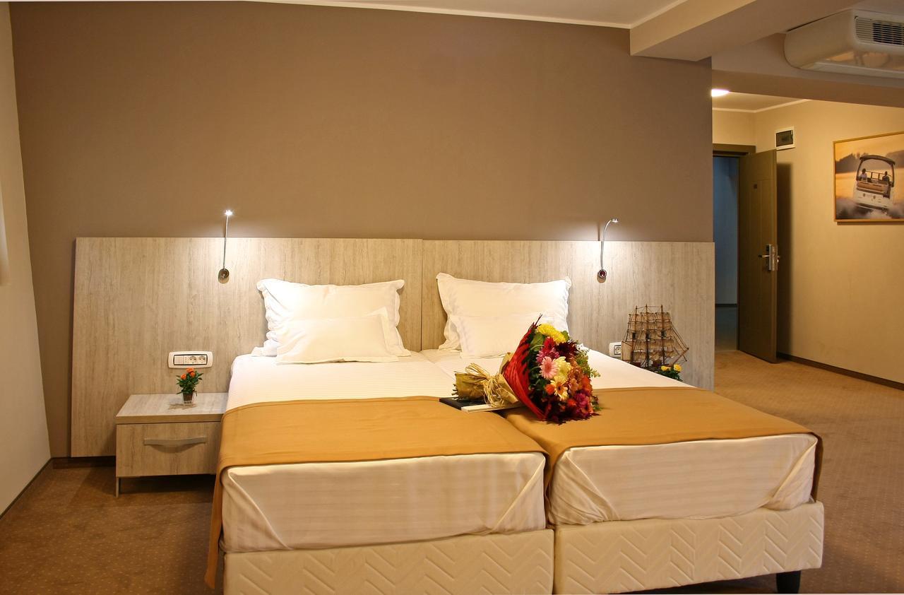 Nemo Hotel Braila Exterior photo