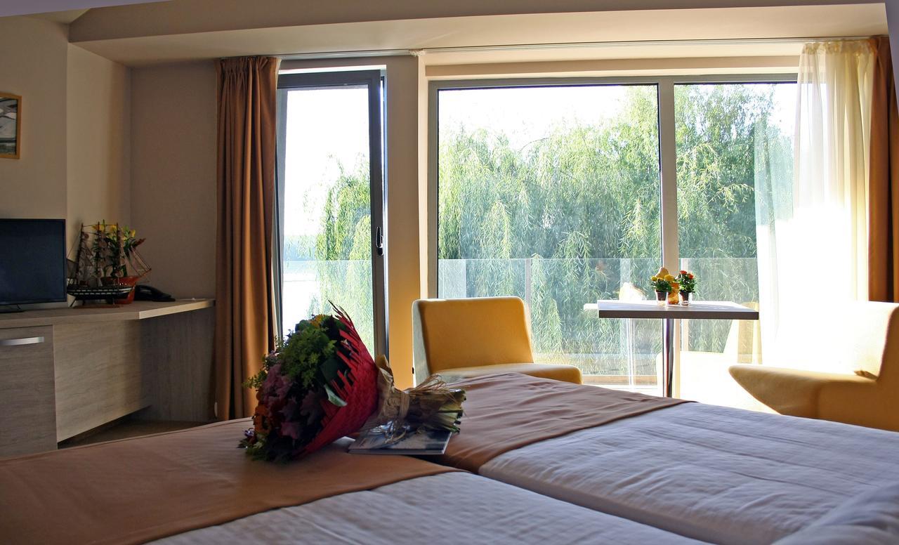 Nemo Hotel Braila Exterior photo