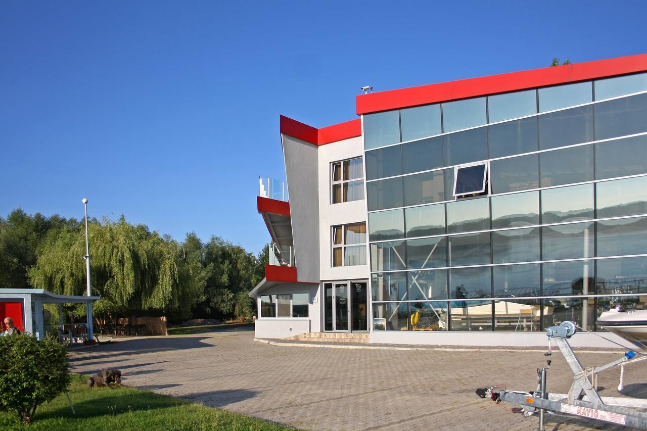 Nemo Hotel Braila Exterior photo