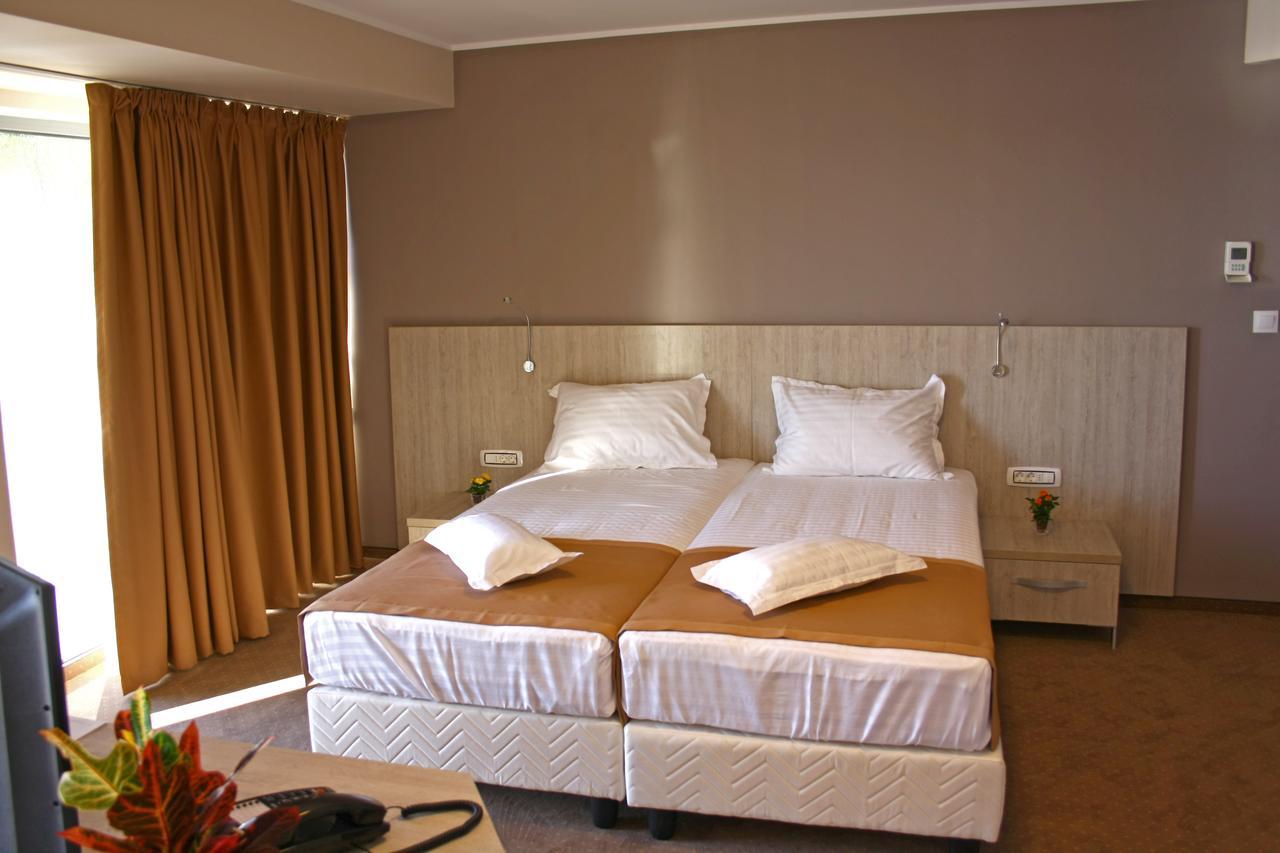 Nemo Hotel Braila Exterior photo